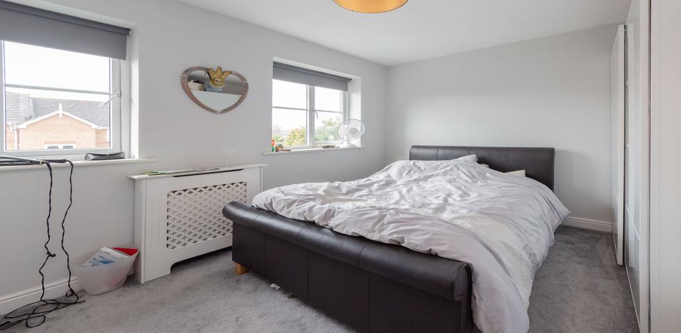 			UNDER OFFER , 1 Bedroom, 1 bath, 1 reception Flat			 Windmill Drive, CRICKLEWOOD